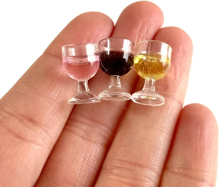 Miniature Kitchen Wine Glasses, 1/12 Red White and Rose Resin Wine Glasses, kitchen Dolls kitchenware, Dollhouse Kitchen Wine Glasses (4PCS)